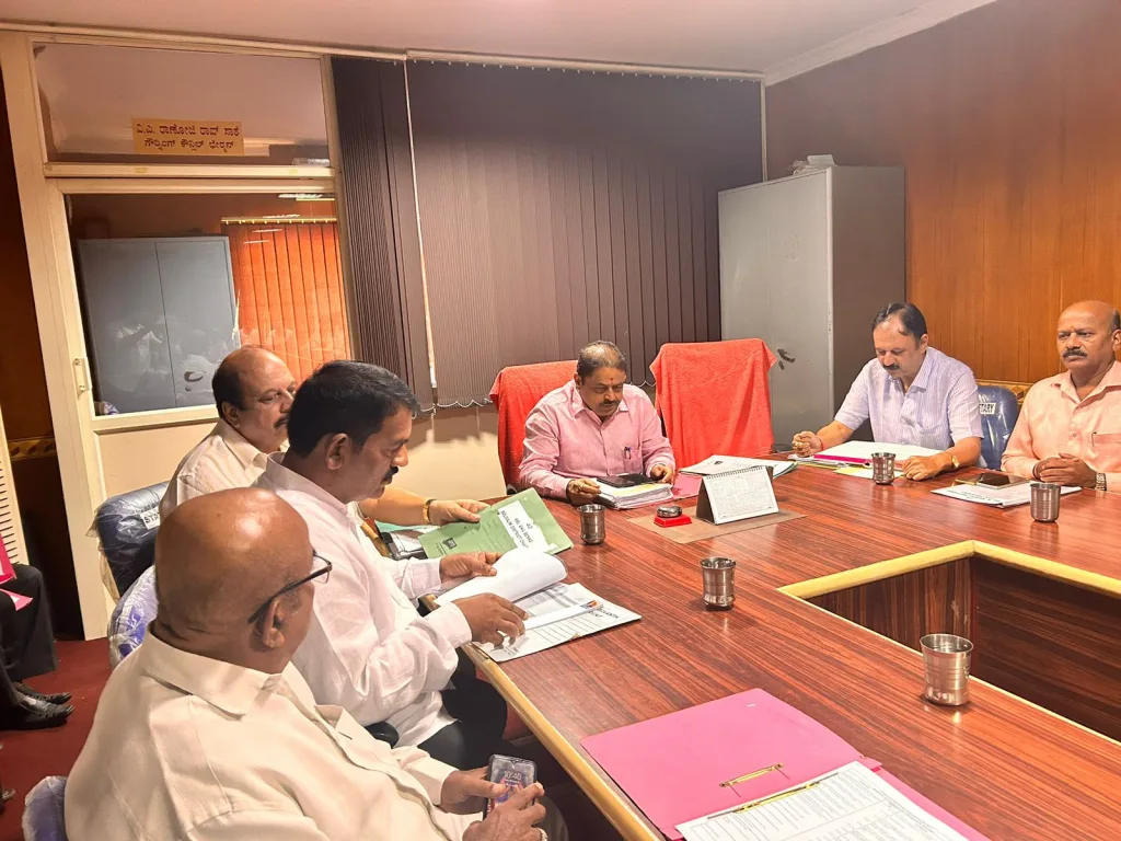 will build free hostel for Maratha students