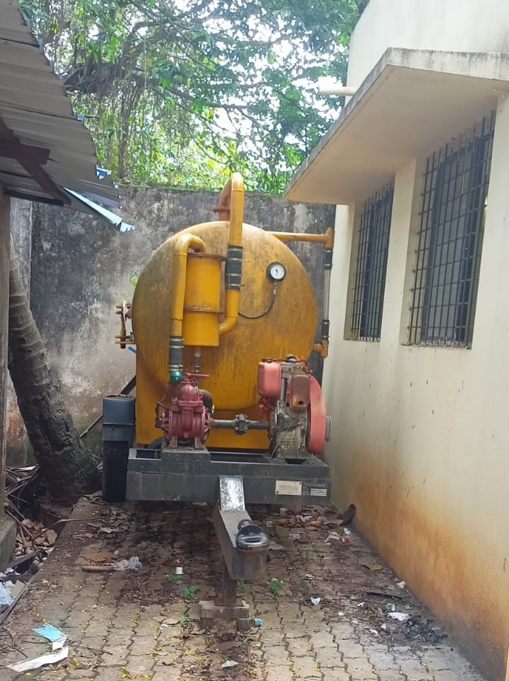 Taluka panchayat sucking machine is not working, officials are lazy