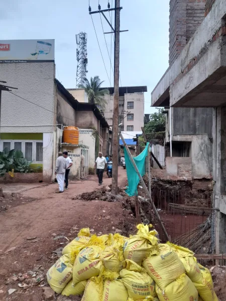 कावेरी कोल्ड्रिंक्सजवळील‘तो’ विद्युतखांब हटविण्याची मागणी Demand for removal of 'that' electric pole near Kaveri Coldrinks