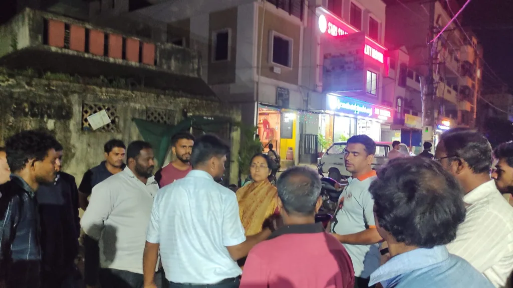 महापौरांनी दिली हॉटेल चालकांना ताकीद The mayor warned the hotel operators