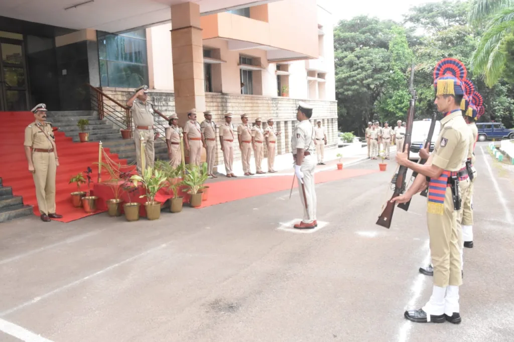 अतिरिक्त राज्य पोलीस महासंचालकांनी घेतला बेळगाव विभागाचा आढावा The Additional State Director General of Police reviewed the Belgaum division