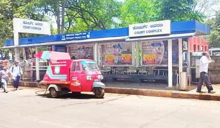 शहरातील बस थांब्यांचे भाग्य उजळले Cleanliness campaign of bus stops in the city by municipality