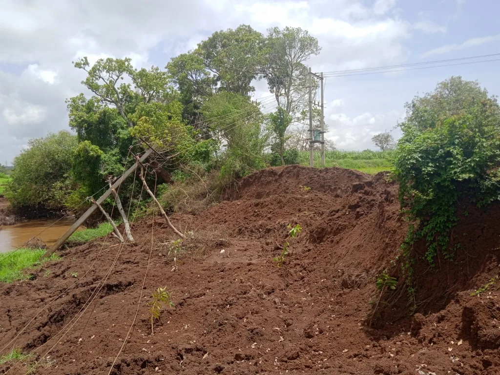 उद्योग खात्रीच्या धंद्यामुळे शेतकऱ्यांची गैरसोय Disadvantage of farmers due to industry assurance business
