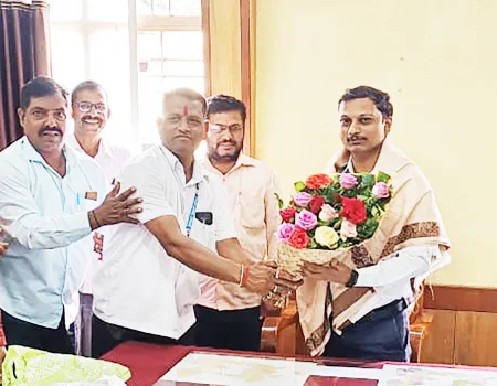 Complete citizens' work on time: Tehsildars instructions to gram panchayat assistants