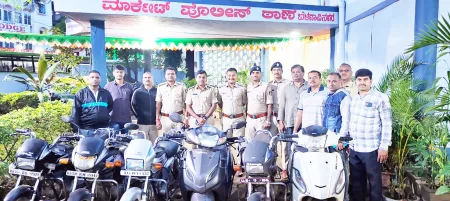 Two motorcycle thieves arrested by market police, Six motorcycles seized