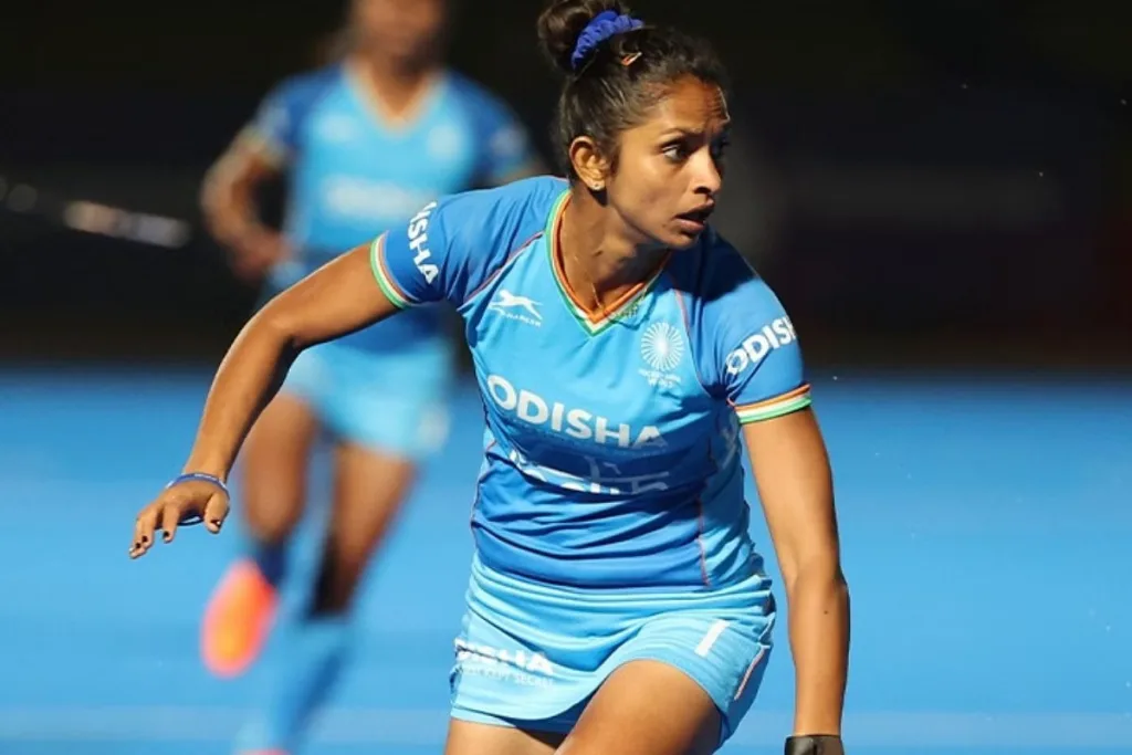 भारतीय महिला हॉकी संघाची विजयी सलामी Victory Salute of Indian Women's Hockey Team