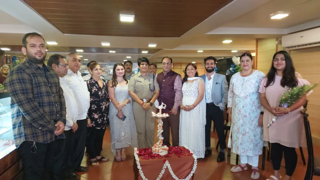 हॉटेल आदर्श पॅलेसमध्ये ‘आंगन’ रेस्टॉरंटचे थाटात उद्घाटन Grand opening of 'Angan' restaurant at Hotel Adarsh Palace