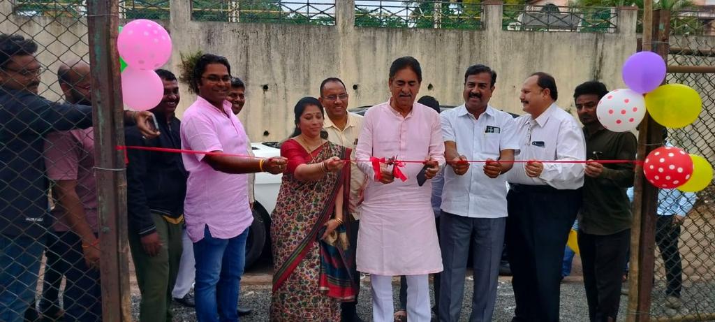 The stall holders of Hanumannagar got a new place thanks to MLAs