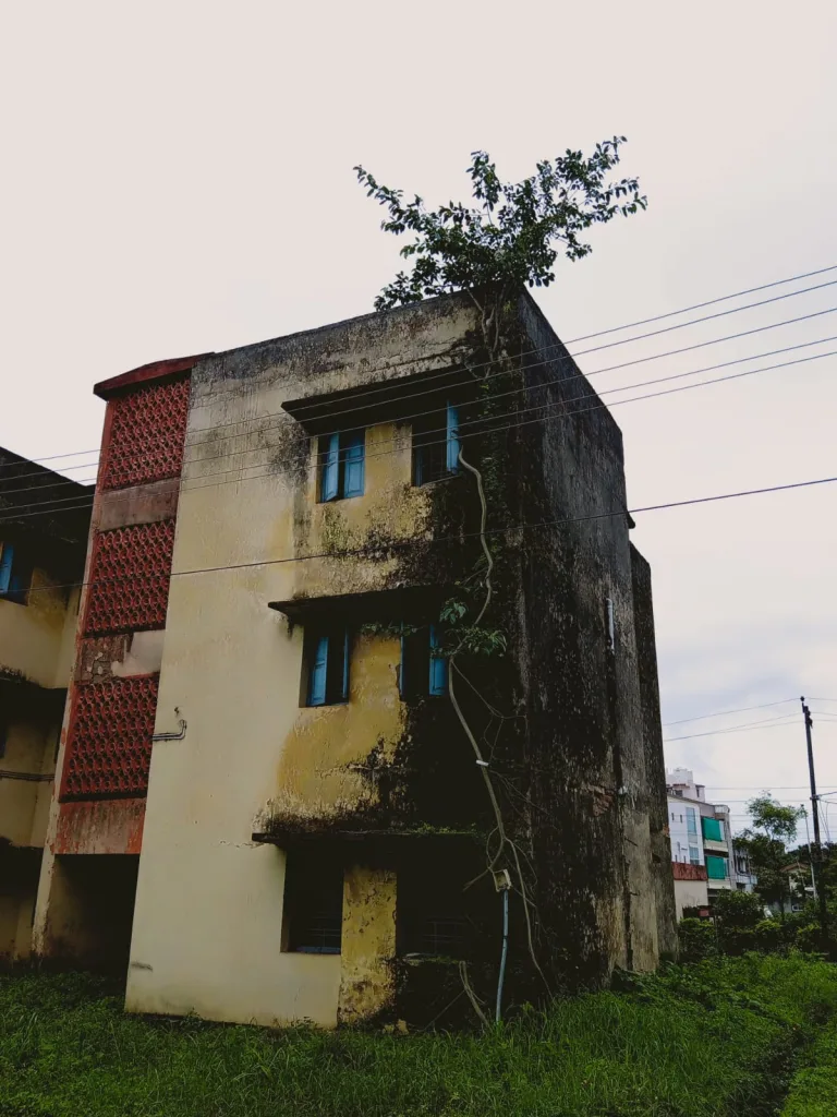 Old buildings of KPTCL Quarters are dilapidated