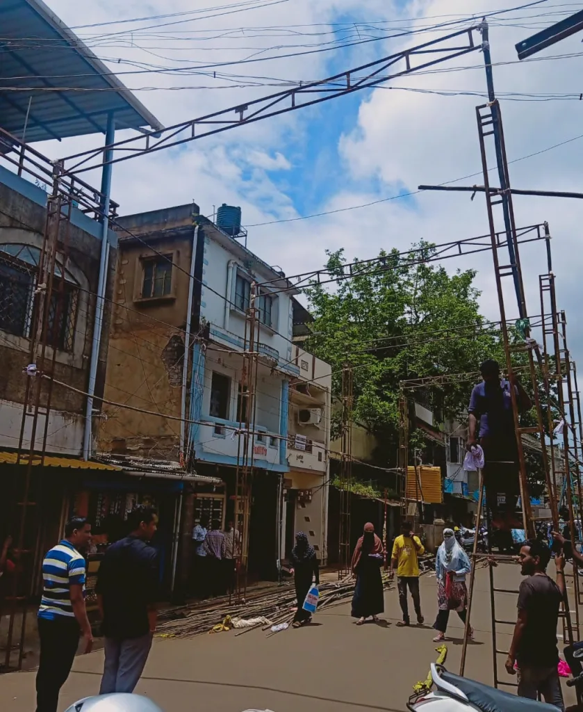 गणरायाच्या आगमनासाठी मंडपांची उभारणी Construction of mandap for Ganaraya's arrival