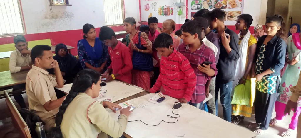 Students rush to open accounts in the post office