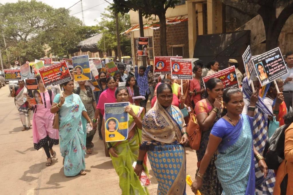 सौजन्या खूनप्रकरण एसआयटीकडे सोपवा soujanya murder case hande over to SIT