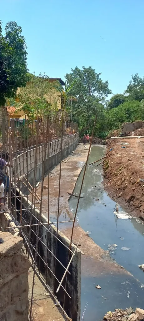 Immediately build the wall of 'that' drain in Patil farm