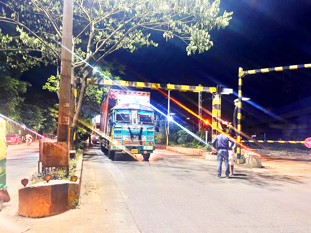 Ban on heavy vehicles near 3rd Railway Gate