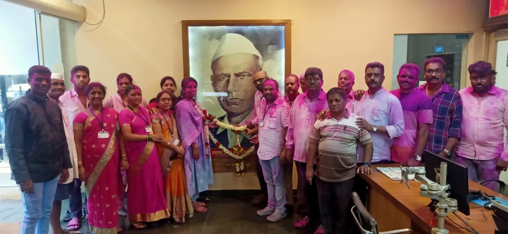 Visit of Hindalga Gram Panchayat Vice President to 'Tarun Bharat'