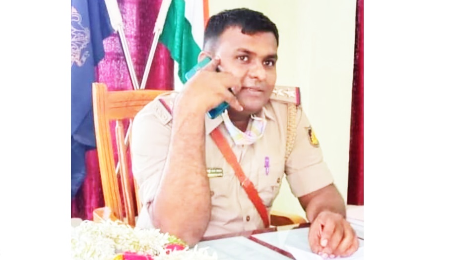 पोलीस निरीक्षकांच्या नावे बनावट अकाऊंट A fake account in the name of a police inspector