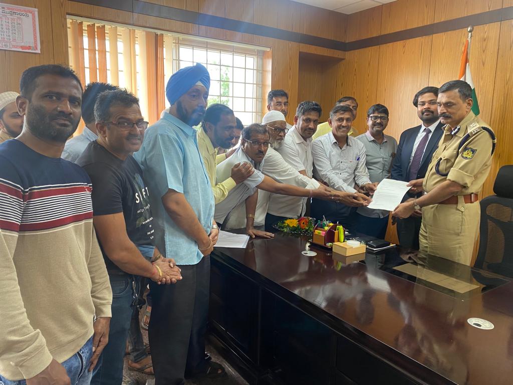 Members of Automobile Merchants met the Commissioner of Police