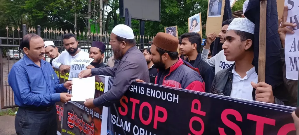 Give death sentence to the accused in railway massacre