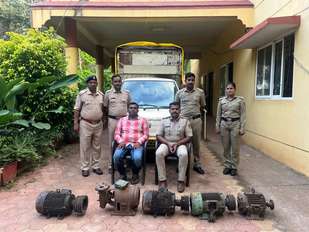 मलप्रभा काठावरील शेतकऱ्यांचे पंपसेट चोरणारी टोळी गजाआड A gang stealing pump sets from farmers on the Malprabha banks is on the loose