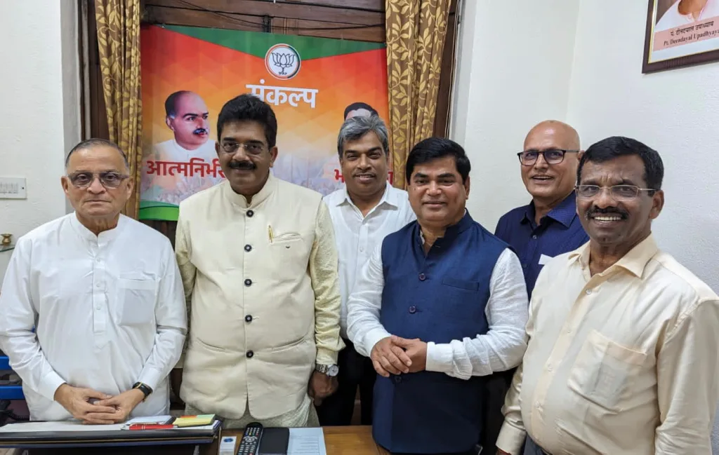 Sadanand Tanawade taking oath in Marathi