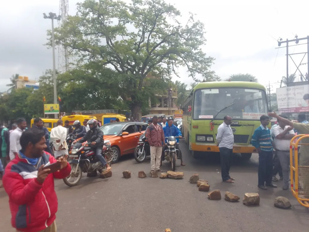 Belgaum-Gokak road blocked for sometime
