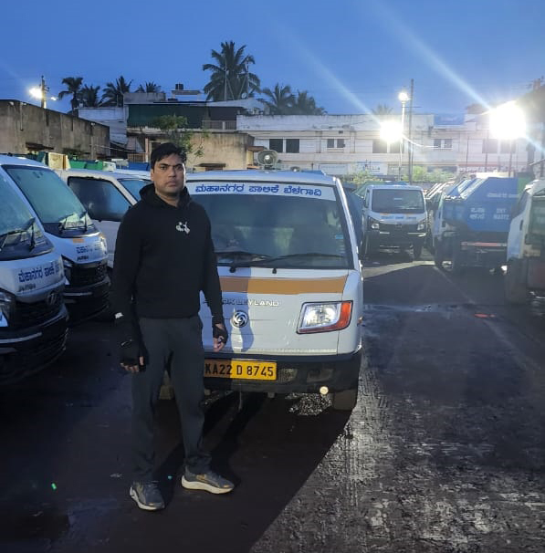 अन् पहाटेच मनपा आयुक्त पडले बाहेर! And early in the morning municipal commissioner comes out!