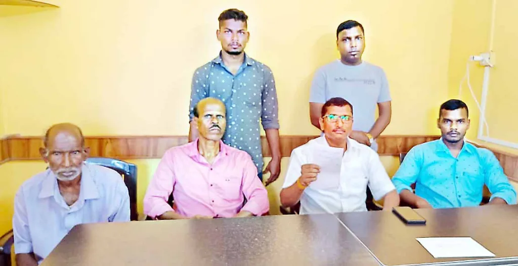 Ministers coming to the program in Salawali will be shown black robes