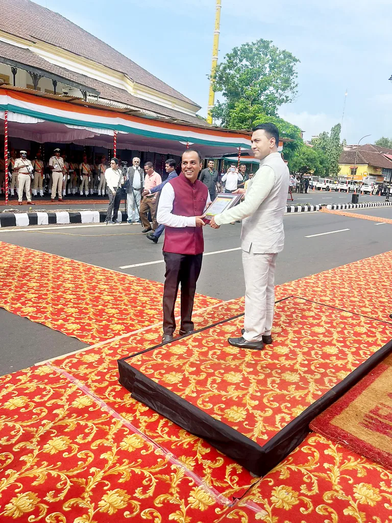 Swayampoorna Mitra Dattaprasad Palni honored by the Chief Minister