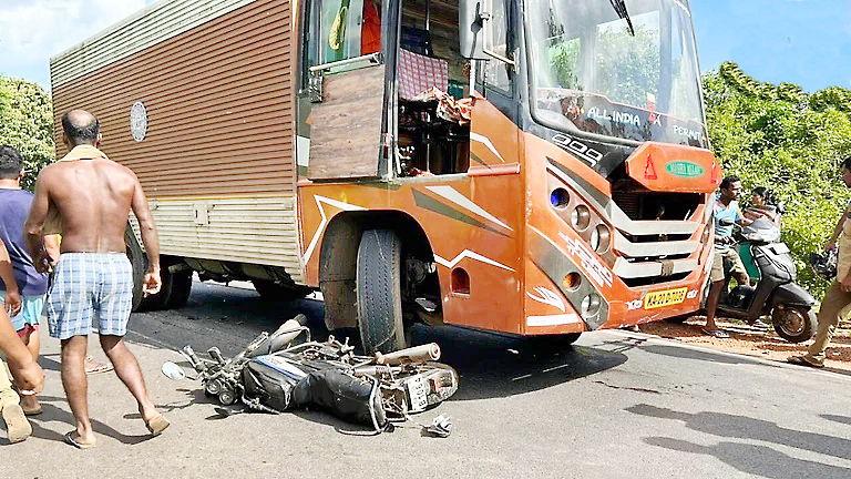 A container carrying fish collided with a bike in Balli