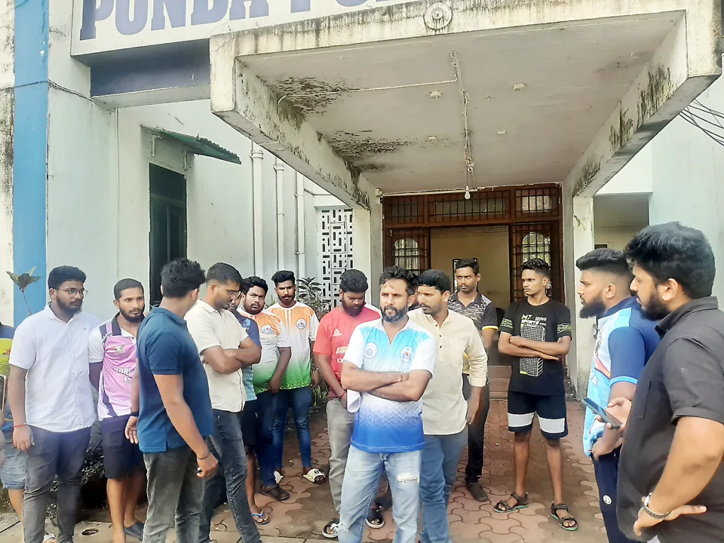 Vehicle seized with illegal beef at Bori