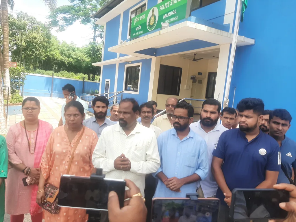 शारीरिक शिक्षकाकडून विद्यार्थिनीचा विनयभंग Student molested by physical education teacher