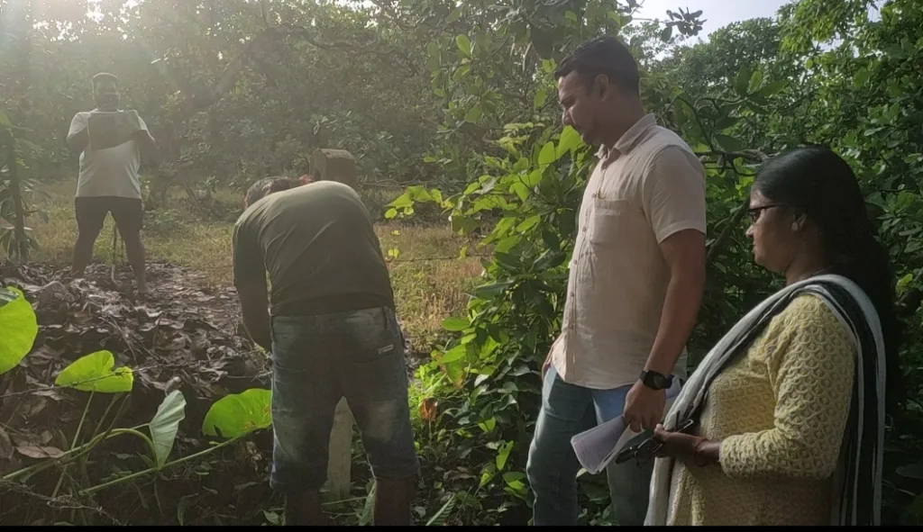 पालयेत महिलेच्या मृतदेहाची परवड Affording the body of a woman in a palayan