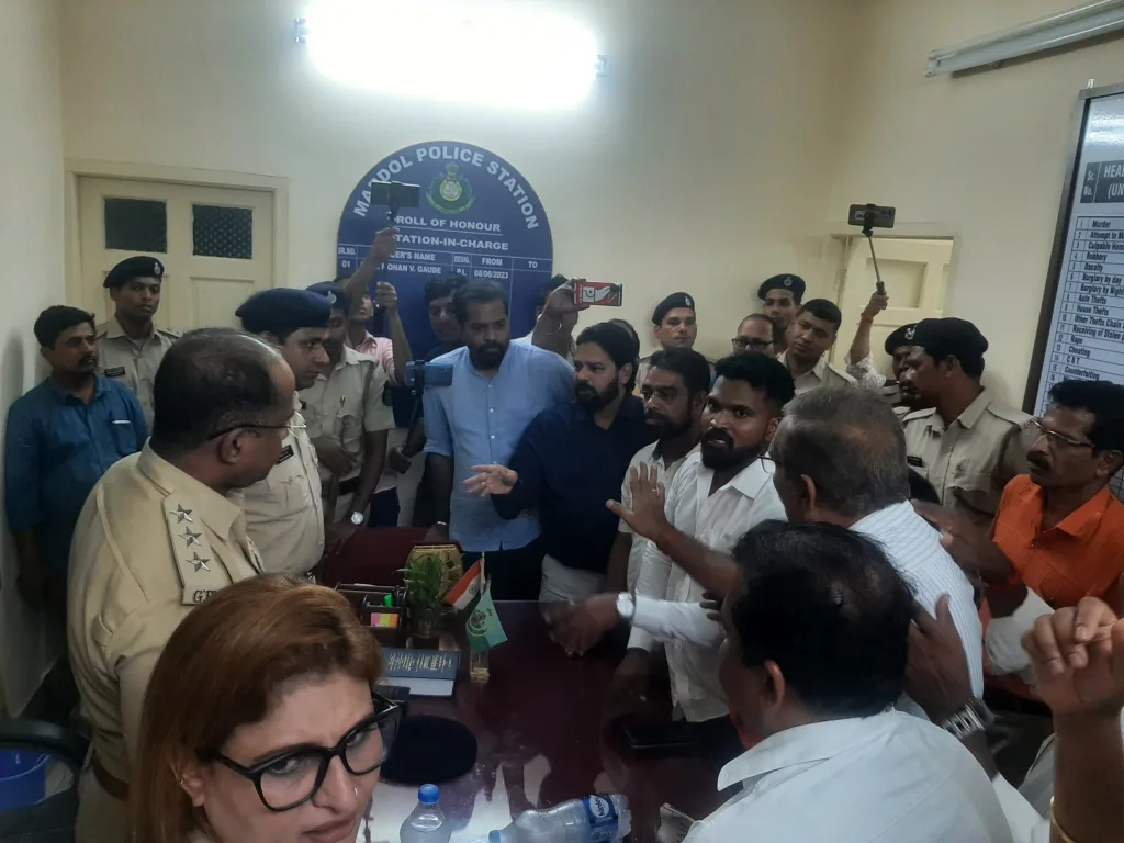 Diwadi villagers surrounded by police