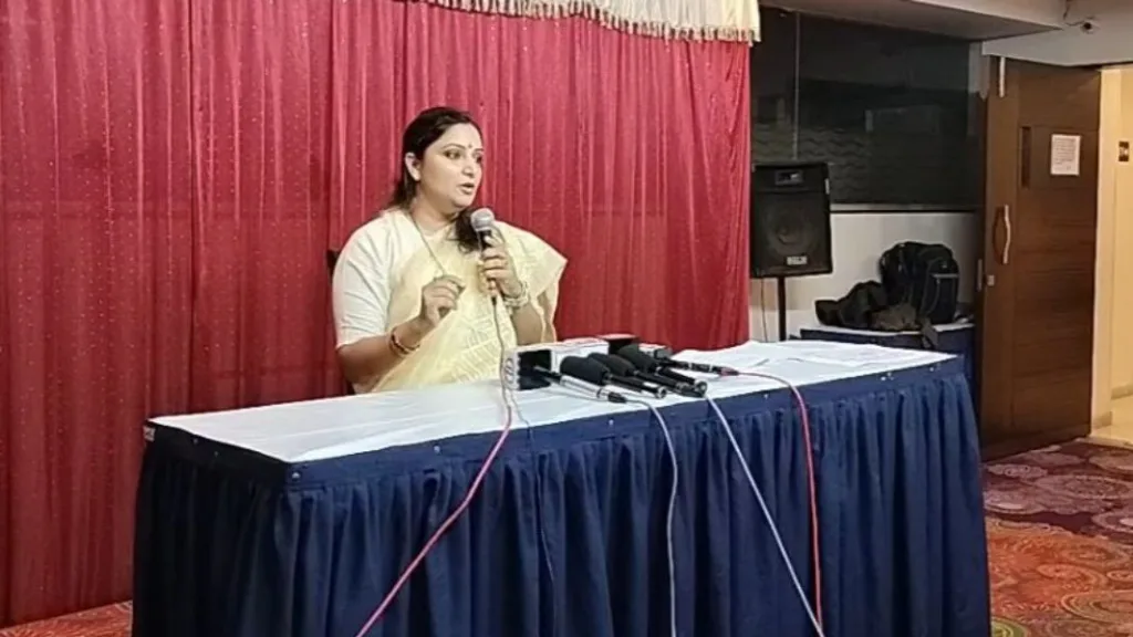 गोकुळ वाचवण्यासाठीचा लढा सुरूच राहील- शौमिका महाडिक Gokul dudh sangha kolhapur director Shoumika Mahadik