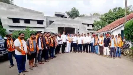 वाईमध्ये शिवसेनेचा झंजावत ; मातब्बरांचा शिवसेनेत पक्षप्रवेश hundreds of activists joined the Shiv Sena satara new