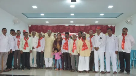 नाराजीला फुटले तोंड : राष्ट्रीय काँग्रेस कार्यकर्त्यांचा ‘शेकाप’ पक्षात प्रवेश National Congress workers join Shekap party kolhapur bhogavati