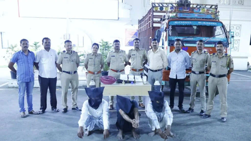 gang ATM bricks three suspects arrested Vita Sangli police action