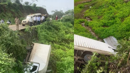 वाघबीळ घाटात चारचाकी गाडी दरीत पडली, एक जखमी Four-wheeler falls in Waghbeel Ghat, one injured