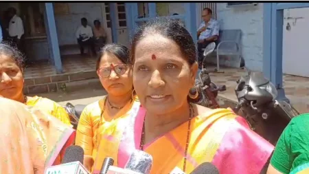 संजय पवारांच्या मालमत्तेची चौकशी करा, अन्यथा आंदोलन छेडू ; शिंदे गटाच्या महिला आघाडीचा इशारा Kolhapur eknath Shinde Group On udhhav Thackeray Group