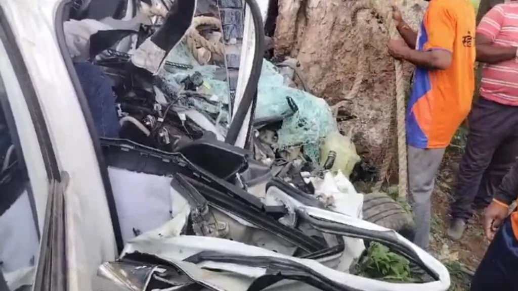 Sangli-Kolhapur road accident One killed on the spot one injured