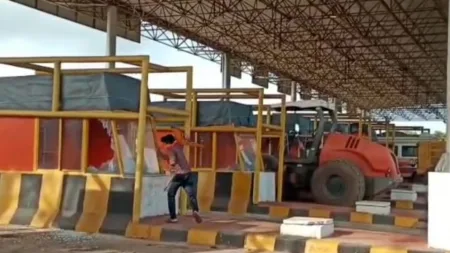 MNS activists vandalized the Rajapur toll booth