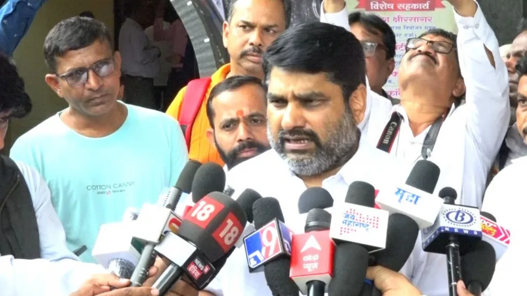 धनंजय महाडिकांनी आमचा निधी रद्द् केला? सतेज पाटलांनी व्यक्त केला संशय Satej Patal allegation Dhananjay Mahadika stadium funding