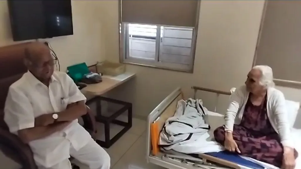 Sharad Pawar Met Sister Saroj Patil