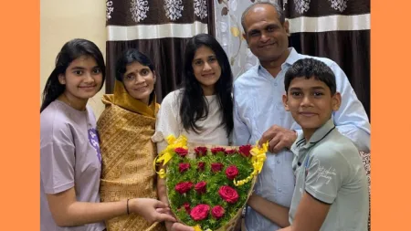 सीएस परीक्षेत इचलकरंजीची राशी पारख देशात प्रथम Ichalkaranji Rashi Parakh stands first in CS exam in the country education marathi news