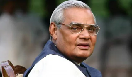 अटलबिहारी वाजपेयी यांना अभिवादन