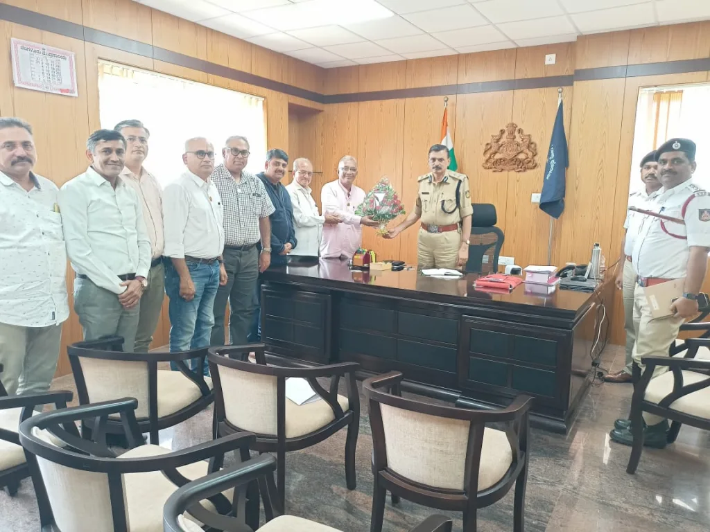 A delegation of Belgaum Chamber of Commerce discussed with the Commissioner of Police
