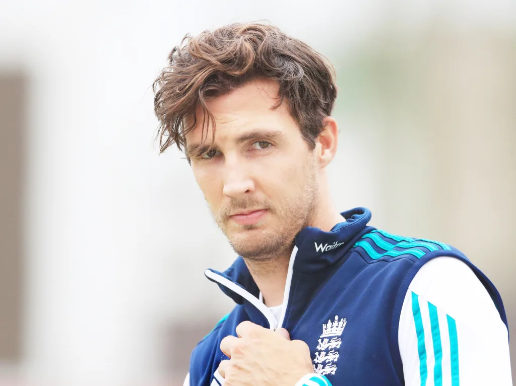 वर्ल्डकपआधी इंग्लंडला मोठा धक्का, वेगवान गोलंदाज स्टीव्हन फिनचा क्रिकेटला अलविदा A big blow to England before the World Cup, fast bowler Steven Finn farewell to cricket