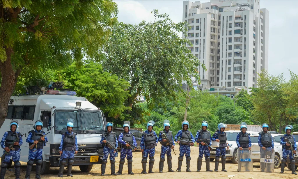 मणिपूरमध्ये केंद्रीय दलाच्या आणखी 10 तुकड्या तैनात 10 more units of Central Force deployed in Manipur
