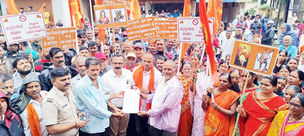 संगोळ्ळी रायण्णा यांची मूर्ती योग्य ठिकाणी बसवा Place the idol of Sangolli Rayanna at the right place