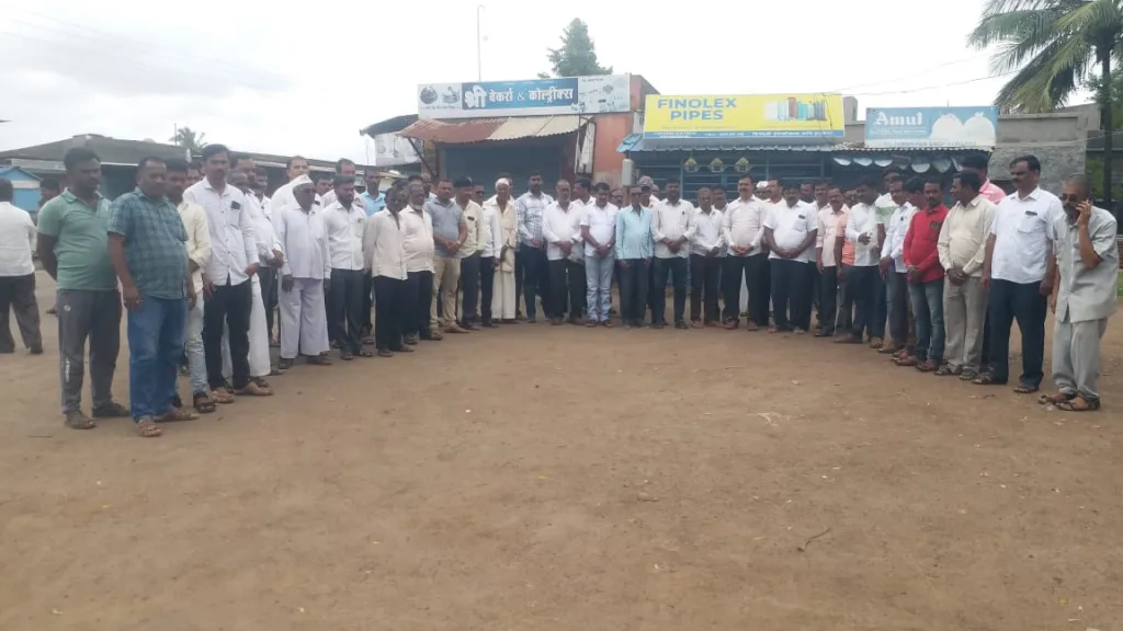 Sangli : अधिका-यांना मारहाण प्रकरणात खोटे गुन्हे दाखल केल्याच्या निषेधार्थ सावर्डे गाव कडकडीत बंद